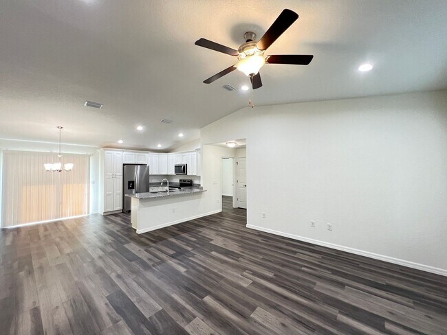 Building Photo - Beautifl Bedroom / 2 Bath Home in Ocklawaha!