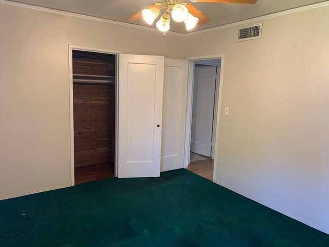 Building Photo - Charming Beverly Glen Home for Rent!