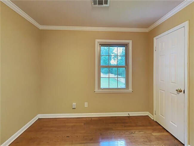 Building Photo - 3582 Cloudland Dr