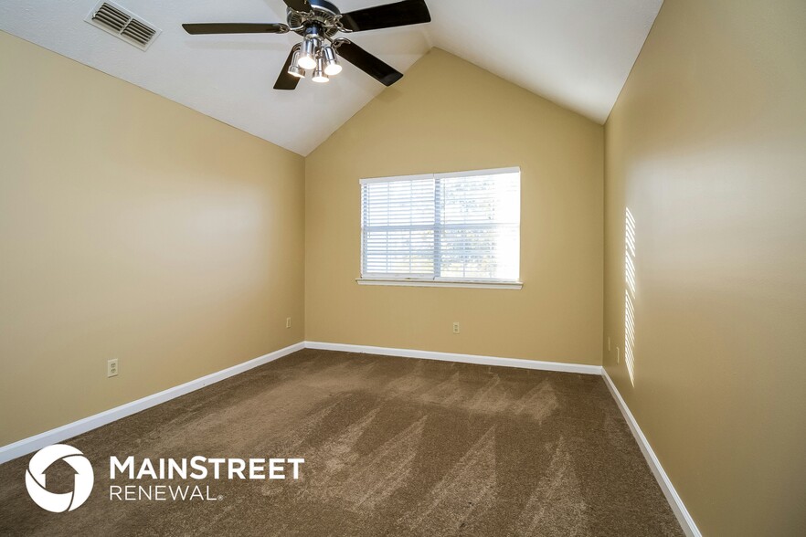 Building Photo - 2723 Riverbend Dr