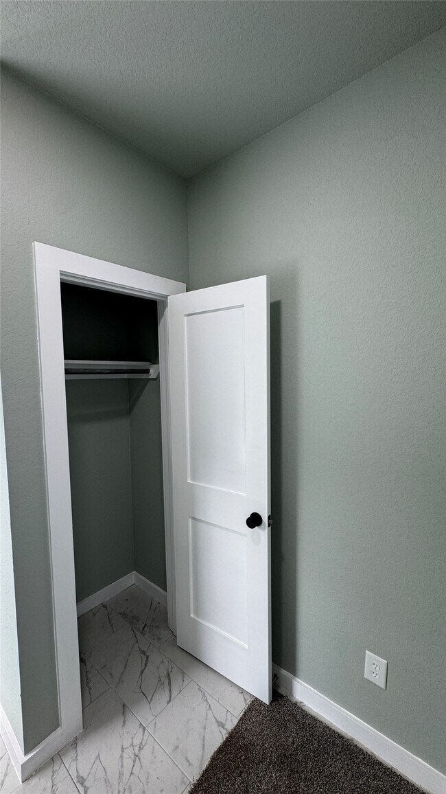 Building Photo - 129 S 10th St