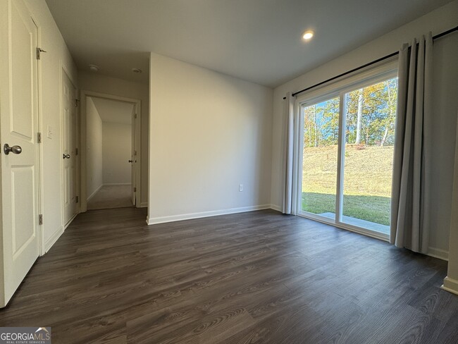 Building Photo - 528 Pemberton St