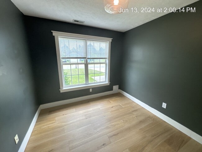 Building Photo - 146 Cavalier Dr