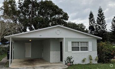 Building Photo - Charming 3-Bedroom Home on a Corner Lot in...