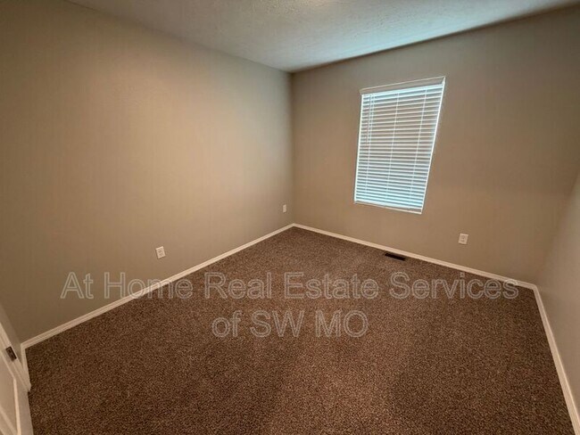 Building Photo - 1318 S Houston Ave