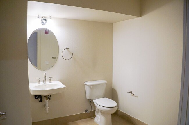 Building Photo - Spacious and Modern Ground Floor 2 bed 2 b...