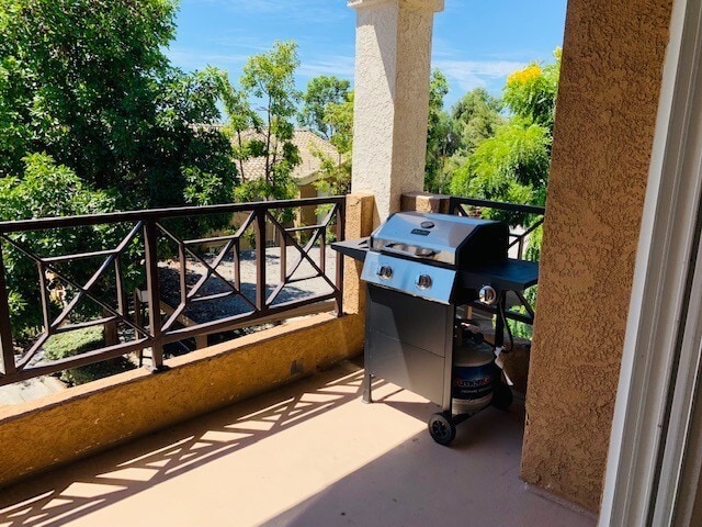 Building Photo - Beautiful Condo Located in the Heart Of Ca...