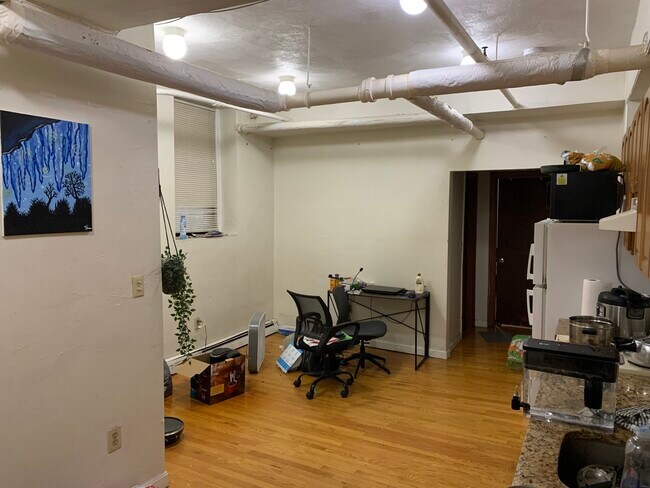 Building Photo - 25 Saint Stephen St