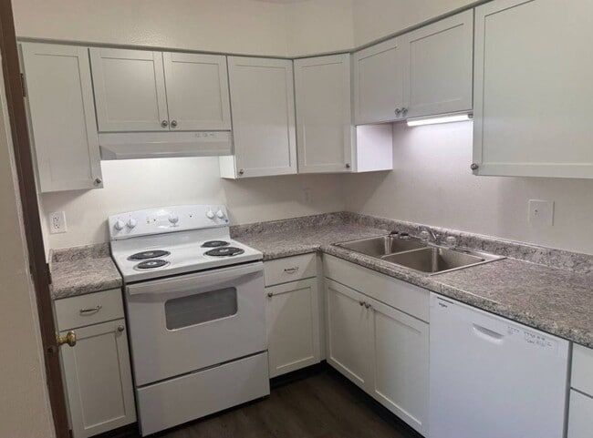 Building Photo - 1127 S Linn St