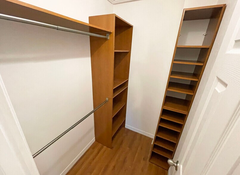 Building Photo - 417 SW Barney St