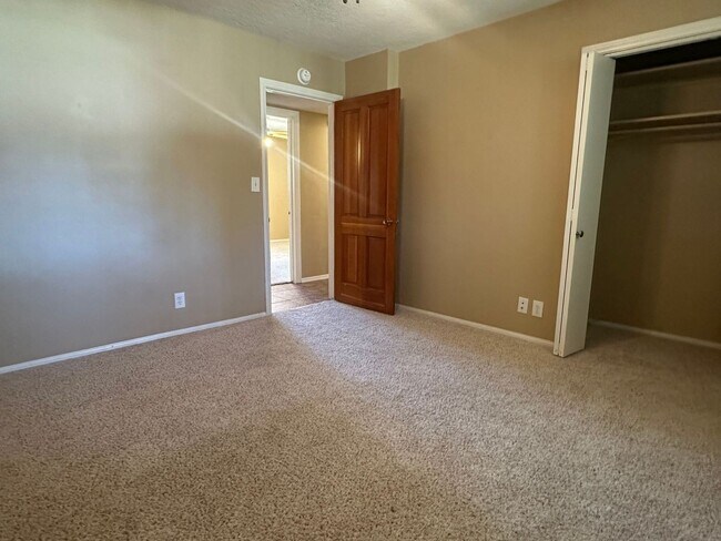 Building Photo - READY NOW! 3+2 with RV Parking!