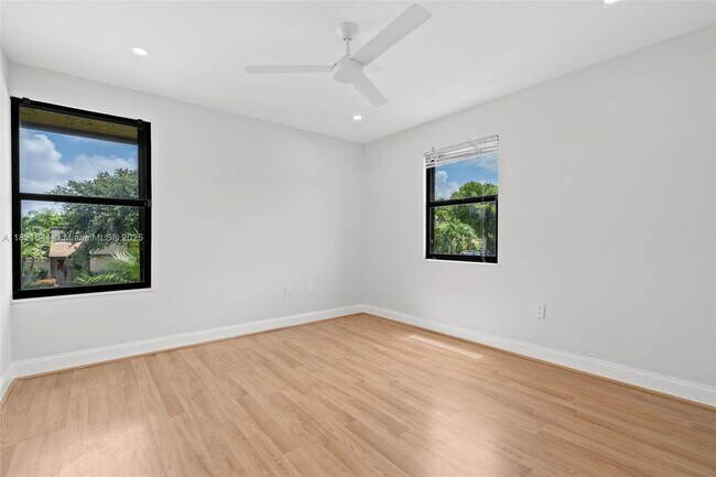 Building Photo - 9148 SW 129th Ln