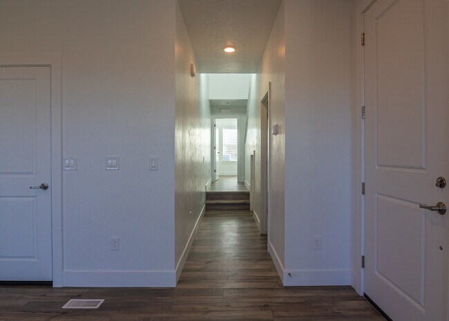 Building Photo - "READY NOW! 3-Bed PLUS Office-Townhouse Retreat in Eagle, ID – Spacious Living with 2.5 Baths!"