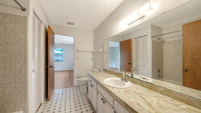 Building Photo - 515 Rousseau Dr