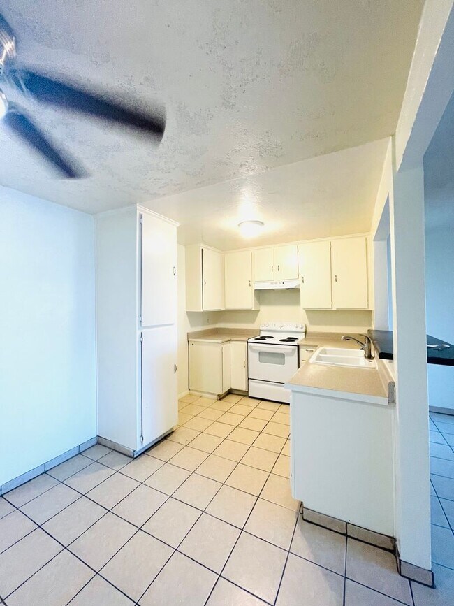 Building Photo - Welcome to this beautiful 3-bedroom, 2-bat...