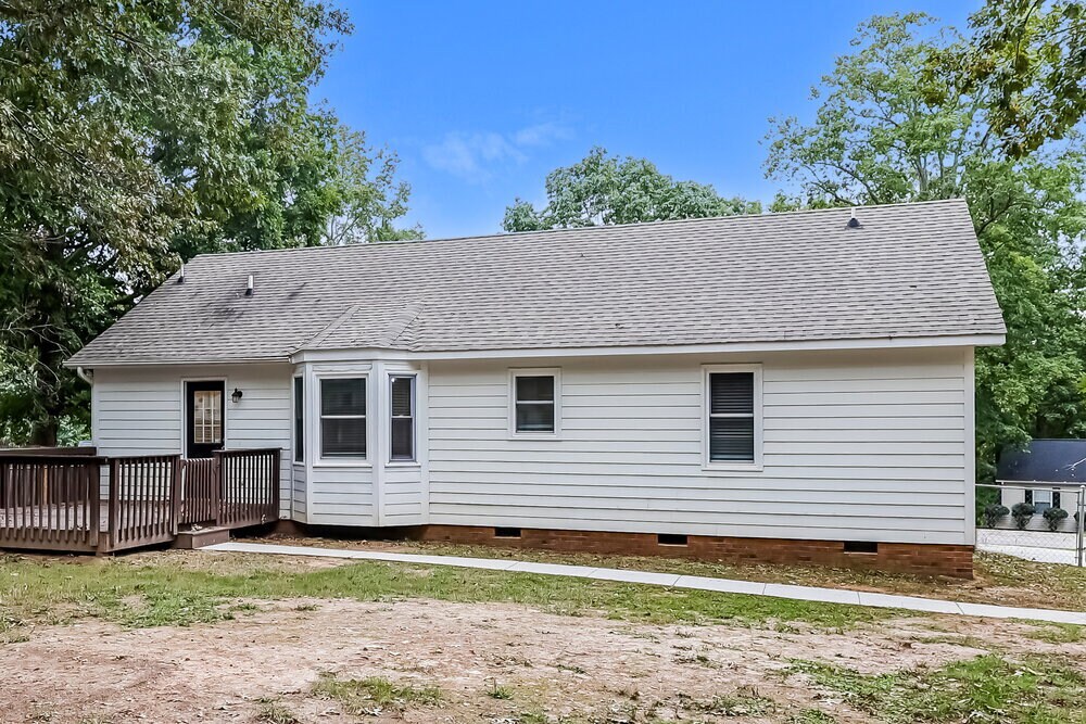 Building Photo - 3007 Brittany Dr