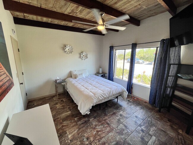 Building Photo - Catalina Foothills- 3 bedroom/ 3 bathroom ...