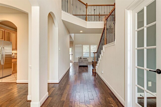 Building Photo - 9915 St Romain Dr
