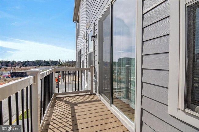 Building Photo - 43793 Mystic Maroon Ter