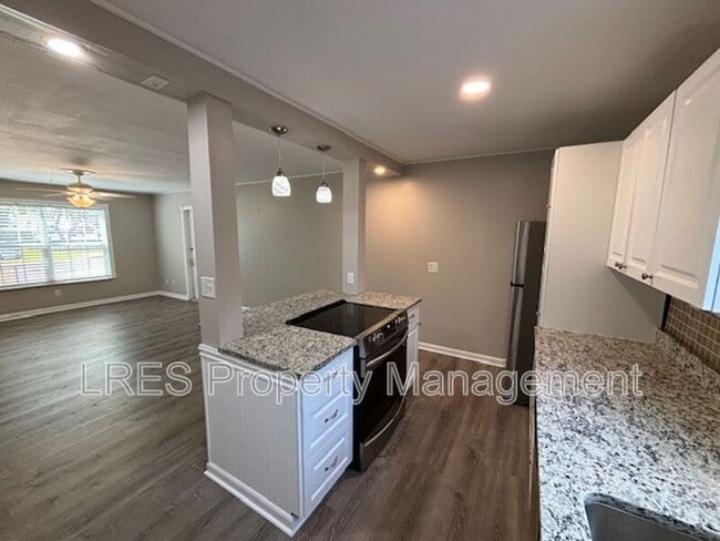 Building Photo - 517 Carambola Ave