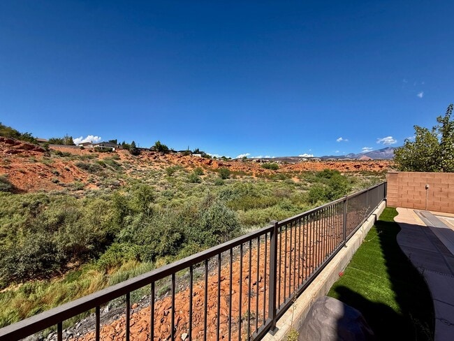 Building Photo - 521 N Creek Ridge Dr