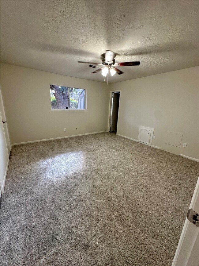 Building Photo - 29410 Binefield St