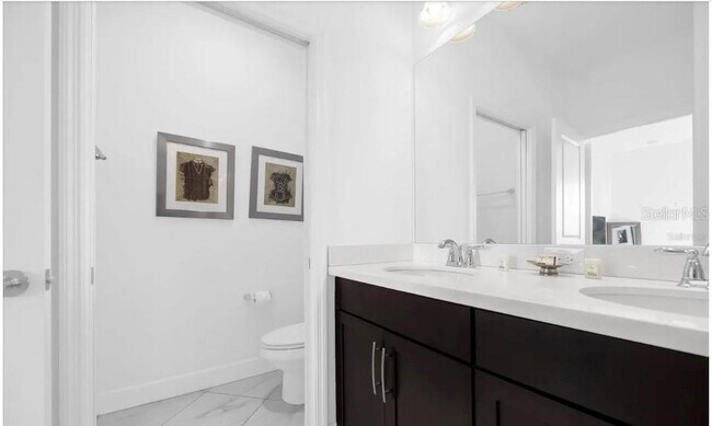 Building Photo - 450 Captiva Dr