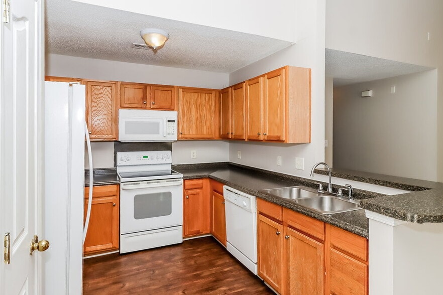 Building Photo - 15123 De Havilland Dr