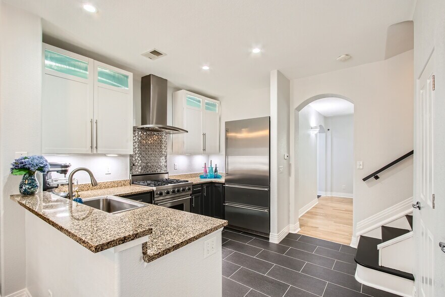 Luxurious Kitchen - 7349 Lowell Blvd