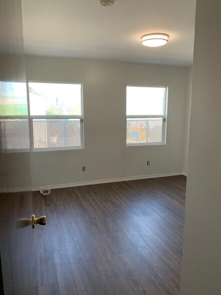 Building Photo - 2711 S Palm Grove Ave