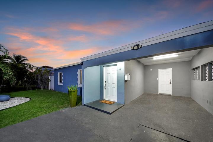 Building Photo - 3331 Lake Ave