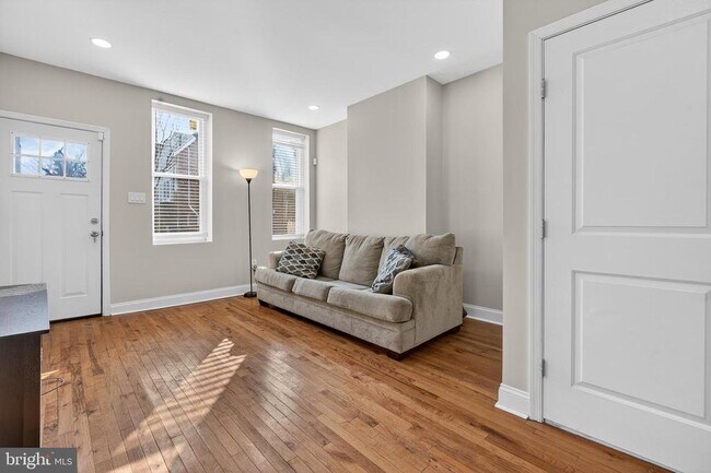 Building Photo - 2543 Nicholas St