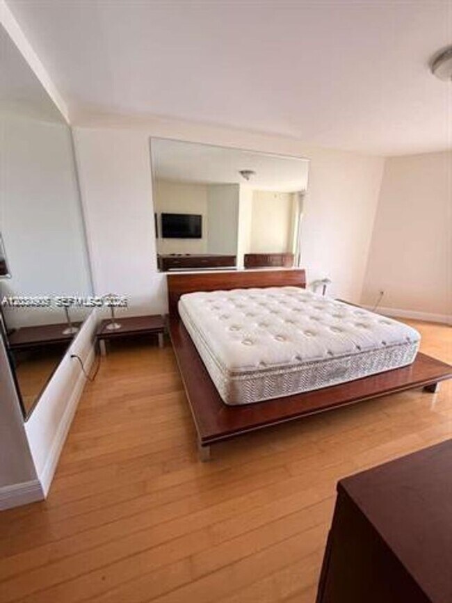 Building Photo - 9595 Collins Ave