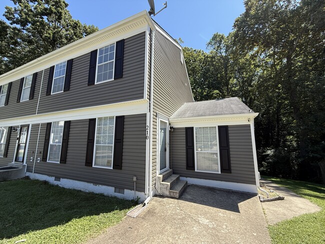 Building Photo - 210 Susan Dr