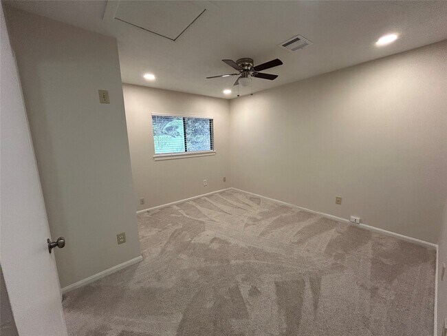 Building Photo - 7761 High Village Dr