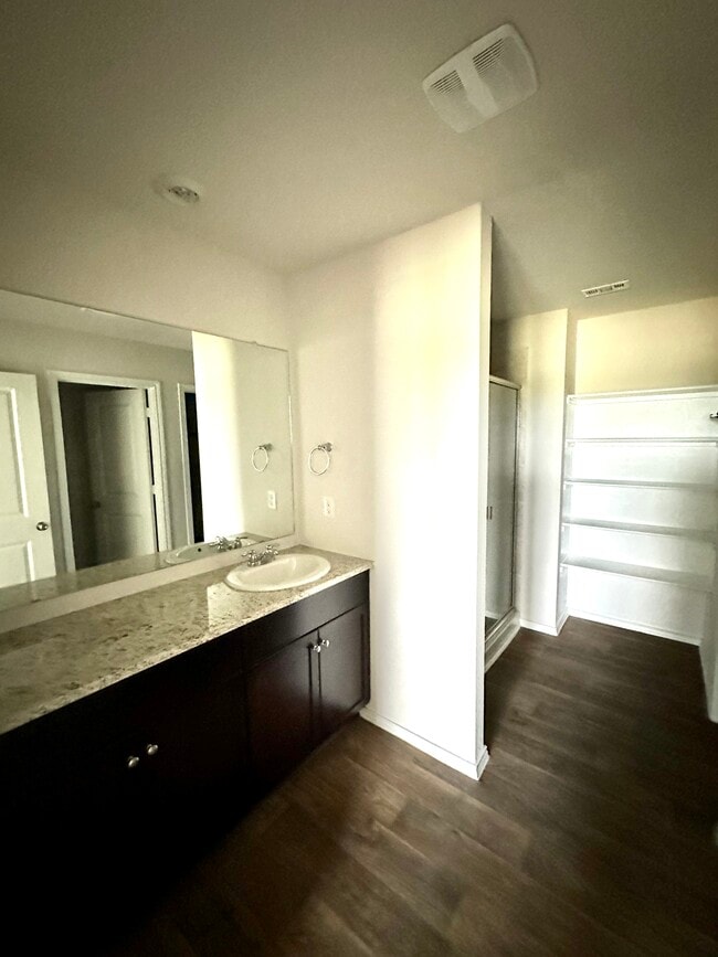 Building Photo - 425 Middle Green Loop