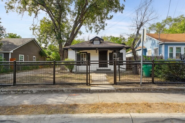 Building Photo - 2332 E hughston 78202
