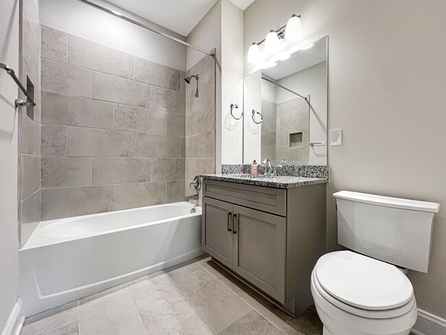 Building Photo - Stunning Luxury Townhome with Elevator in ...