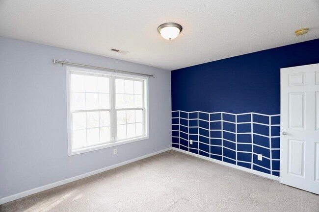 Building Photo - 60 Vinca Ct