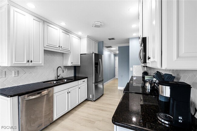 Building Photo - 2328 SE 27th St