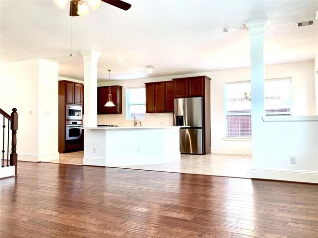 Building Photo - 8127 Caroline Ridge Dr