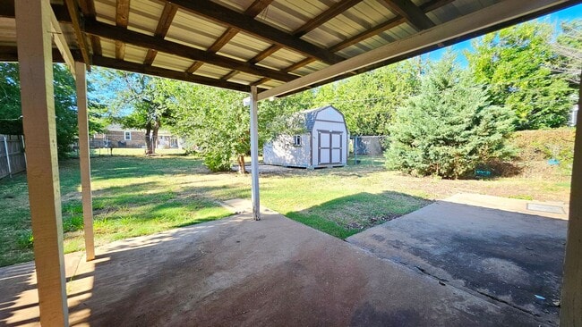 Building Photo - 3 Bed/2 Bath Paseo District Neighbor