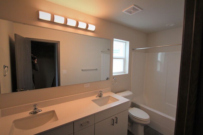 Building Photo - Modern design 3-bed, 2.5 bath duplex available.