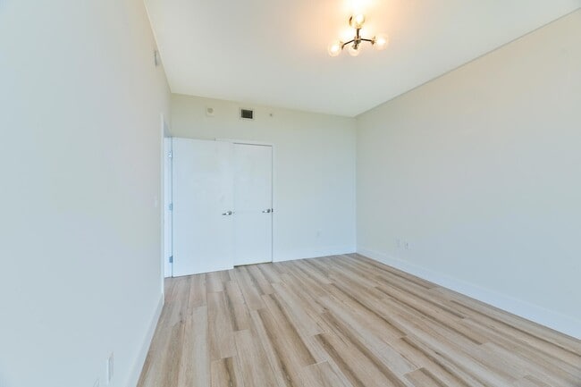 Building Photo - 16385 Biscayne Blvd