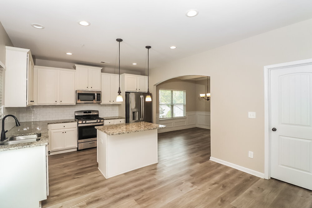 Building Photo - 490 Dutchview Dr