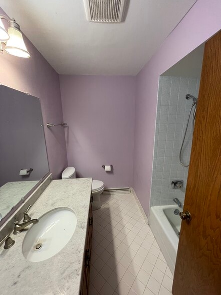 Building Photo - 9640 W Barnard Ave