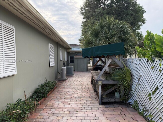 Building Photo - 800 SW 8th Terrace