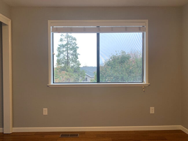 Building Photo - 319 Glenn St