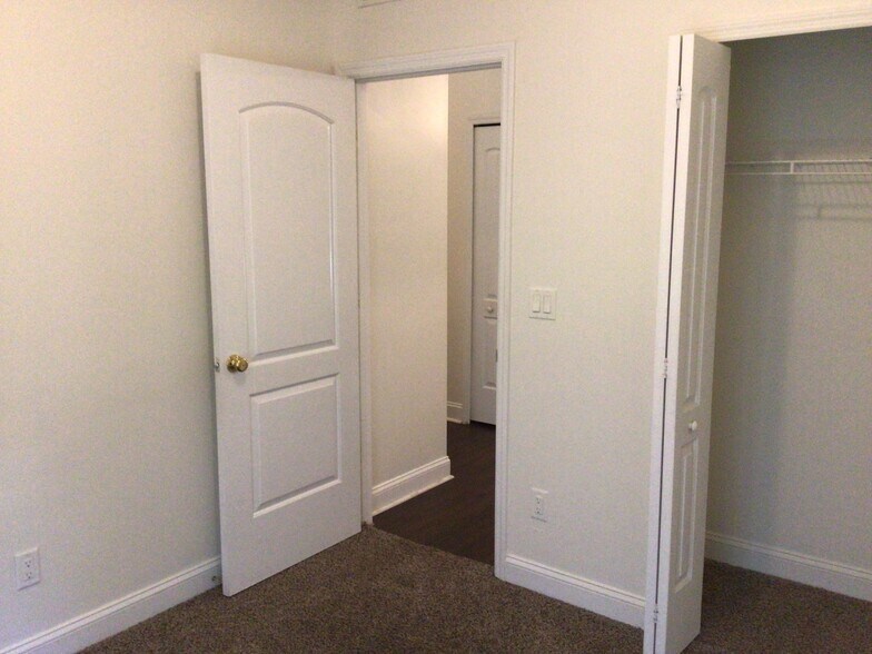 Building Photo - 11551 Oak Meadow Ln