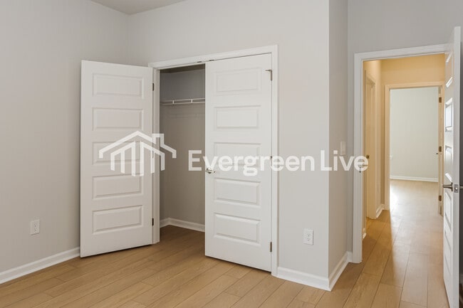 Building Photo - 303 Pond Spg Dr